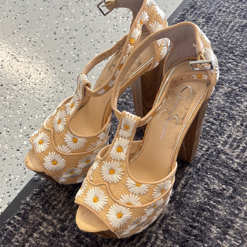 Jessica Simpson Tan Daisy Embroidered Heels